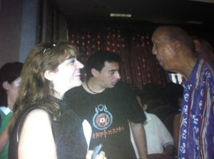 Yo, en algún momento divertido de la conversación con el Maestro.